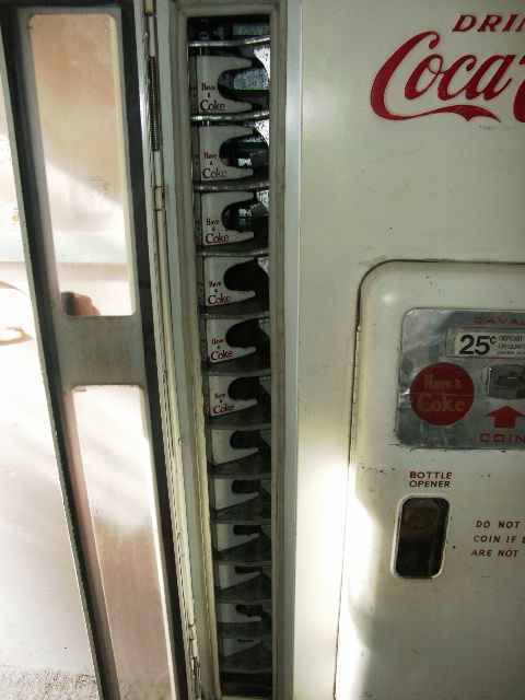 Cavalier CS 96A Coca Cola Vending Machine