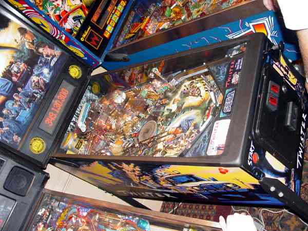 TWISTER - Pinball Machine Image