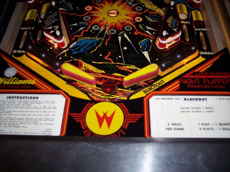 Blackout Pinball By Williams - Photo