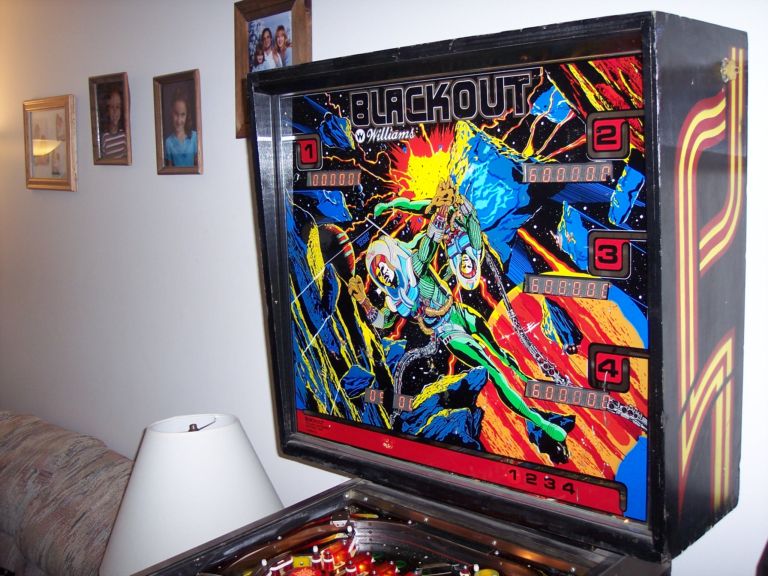 Blackout Pinball By Williams - Photo