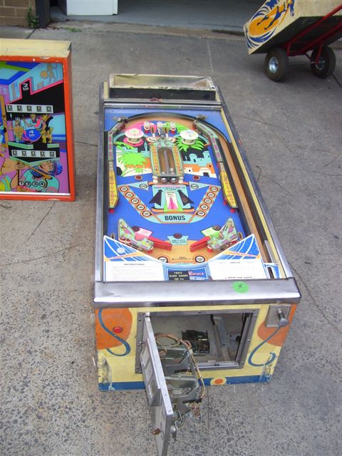 Jubilee Pinball By Williams - Photo