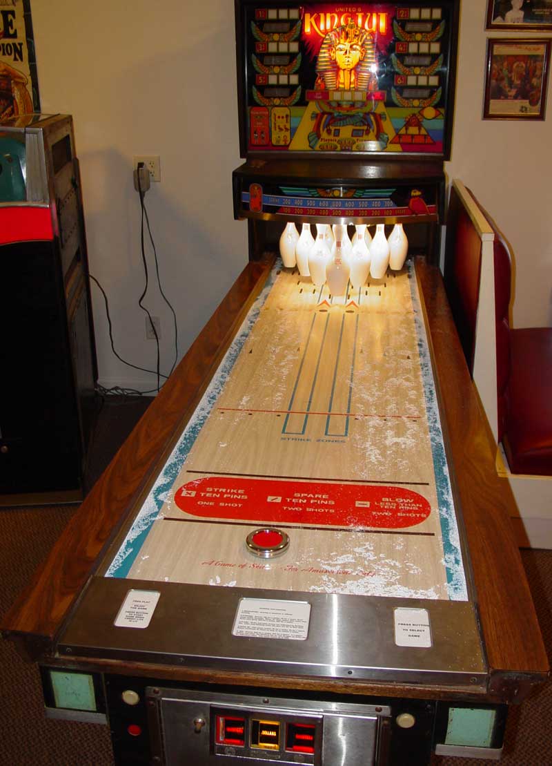 King Tut Shuffle Alley Bowler By Williams United - Photo King Tut Shuffle Alley Bowler By Williams United - Photo