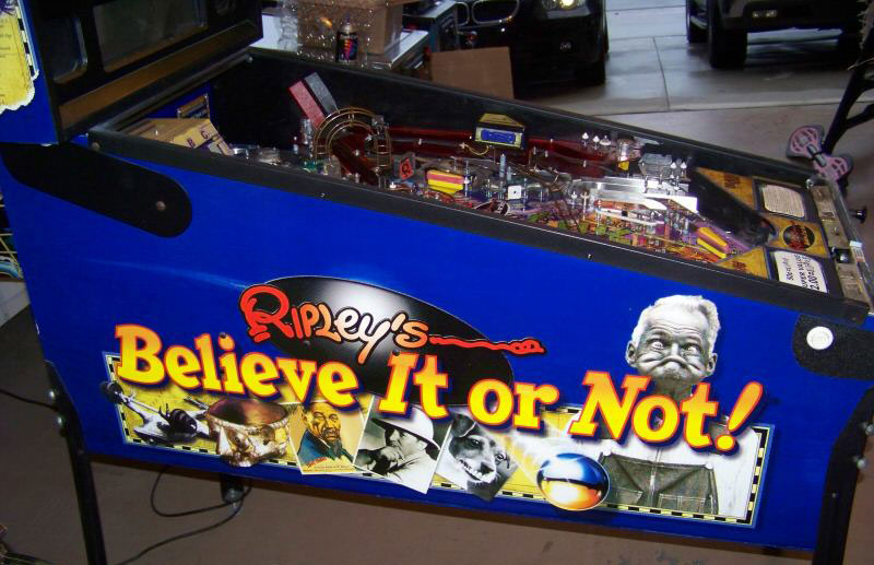 Ripley's Believe It Or Not Pinball By Stern 2004 - Phot Ripley's Believe It Or Not Pinball By Stern 2004 - Phot