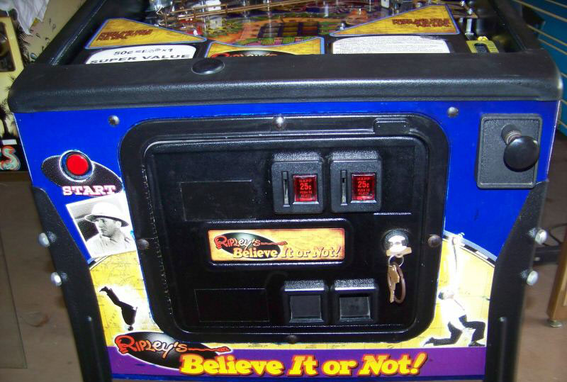 Ripley's Believe It Or Not Pinball By Stern 2004 - Phot Ripley's Believe It Or Not Pinball By Stern 2004 - Phot