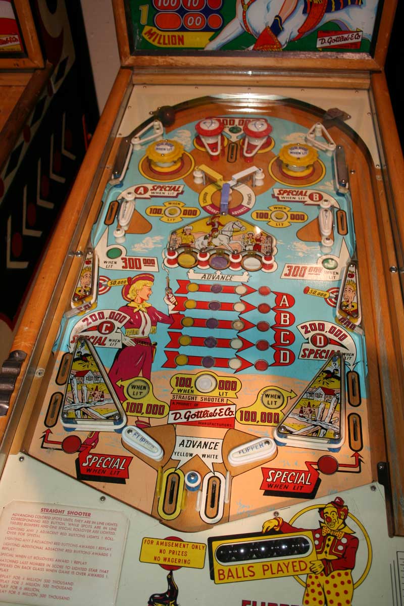 Straight Shooter Pinball By D. Gottlieb & Company - Photo