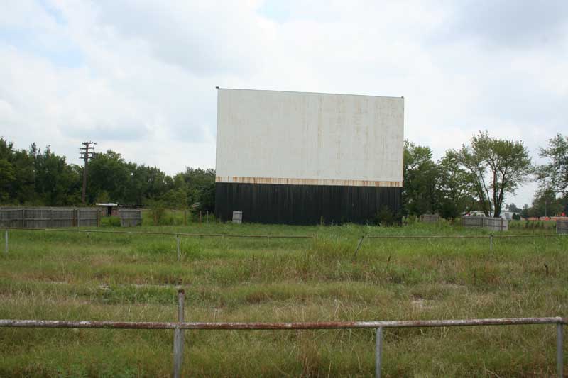 Tee Pee Drive In Movie Theater In Sapulpa, Oklahoma - Photo Tee Pee Drive In Movie Theater In Sapulpa, Oklahoma - Photo