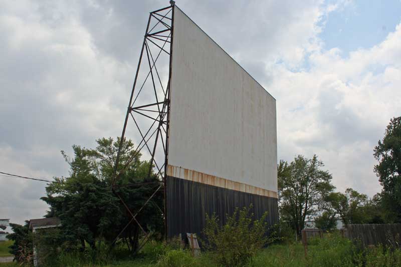 Tee Pee Drive In Movie Theater In Sapulpa, Oklahoma - Photo Tee Pee Drive In Movie Theater In Sapulpa, Oklahoma - Photo