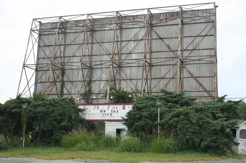 Tee Pee Drive In Movie Theater In Sapulpa, Oklahoma - Photo