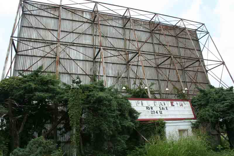 Tee Pee Drive In Movie Theater In Sapulpa, Oklahoma - Photo