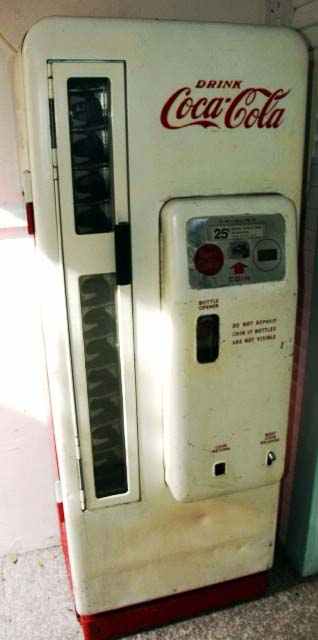 Cavalier CS 96A Coca Cola Vending Machine