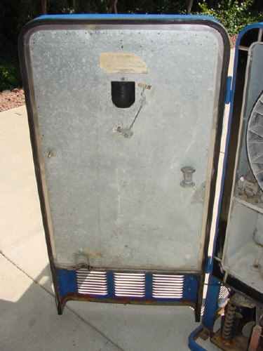 Vendolator VMC 33 Vending Machine - Image