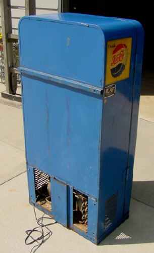 Vendolator VMC 33 Vending Machine - Image