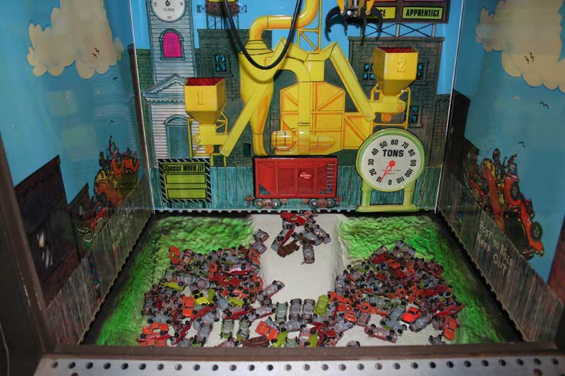 Americoin Junkyard Digger Crane Arcade Game -
        Photo