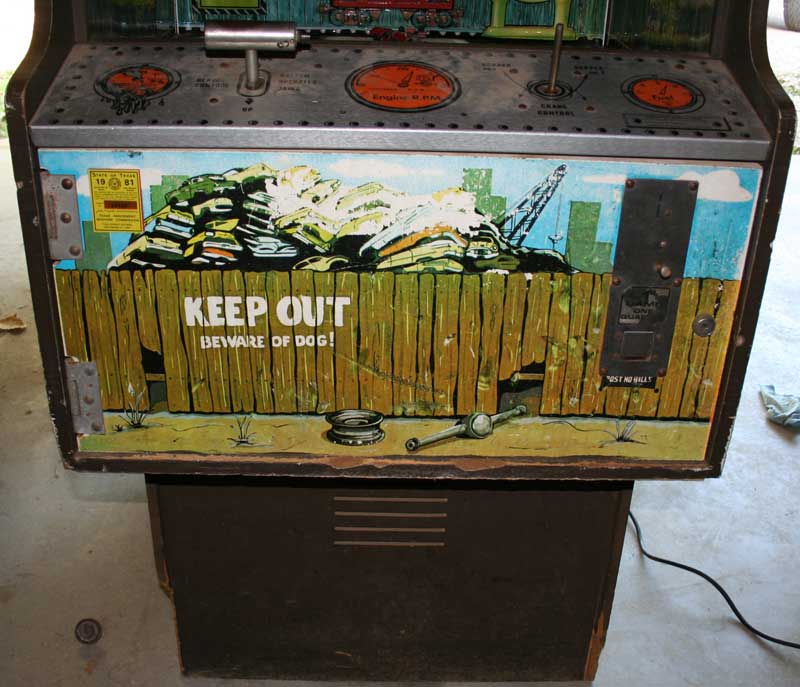 Americoin Junkyard Digger Crane Arcade Game -
        Photo