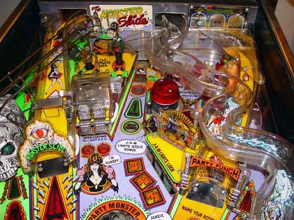 ELVIRA & THE PARTY MONSTERS - Pinball Image