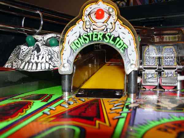 ELVIRA & THE PARTY MONSTERS - Pinball Image