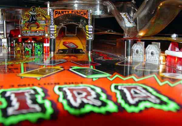 ELVIRA & THE PARTY MONSTERS - Pinball Image