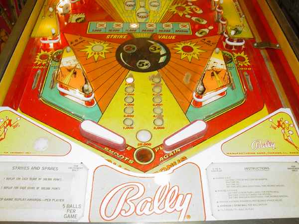 Strikes And Spares Pinball of 1977 by Bally at www.pinballrebel