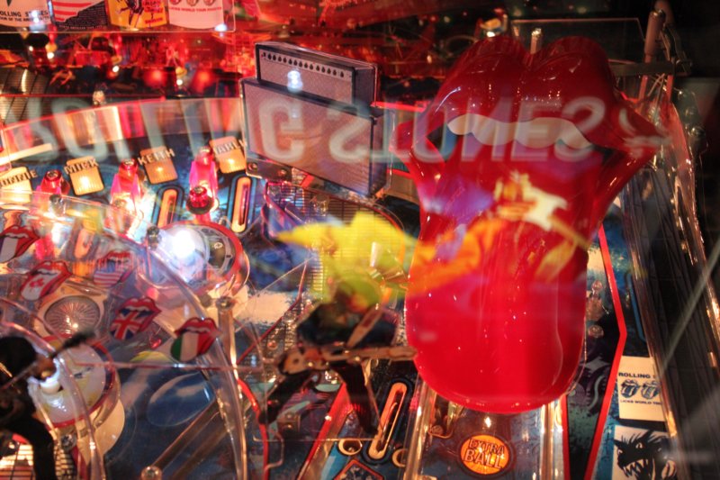 rolling_stones_pinball_stern3.jpg