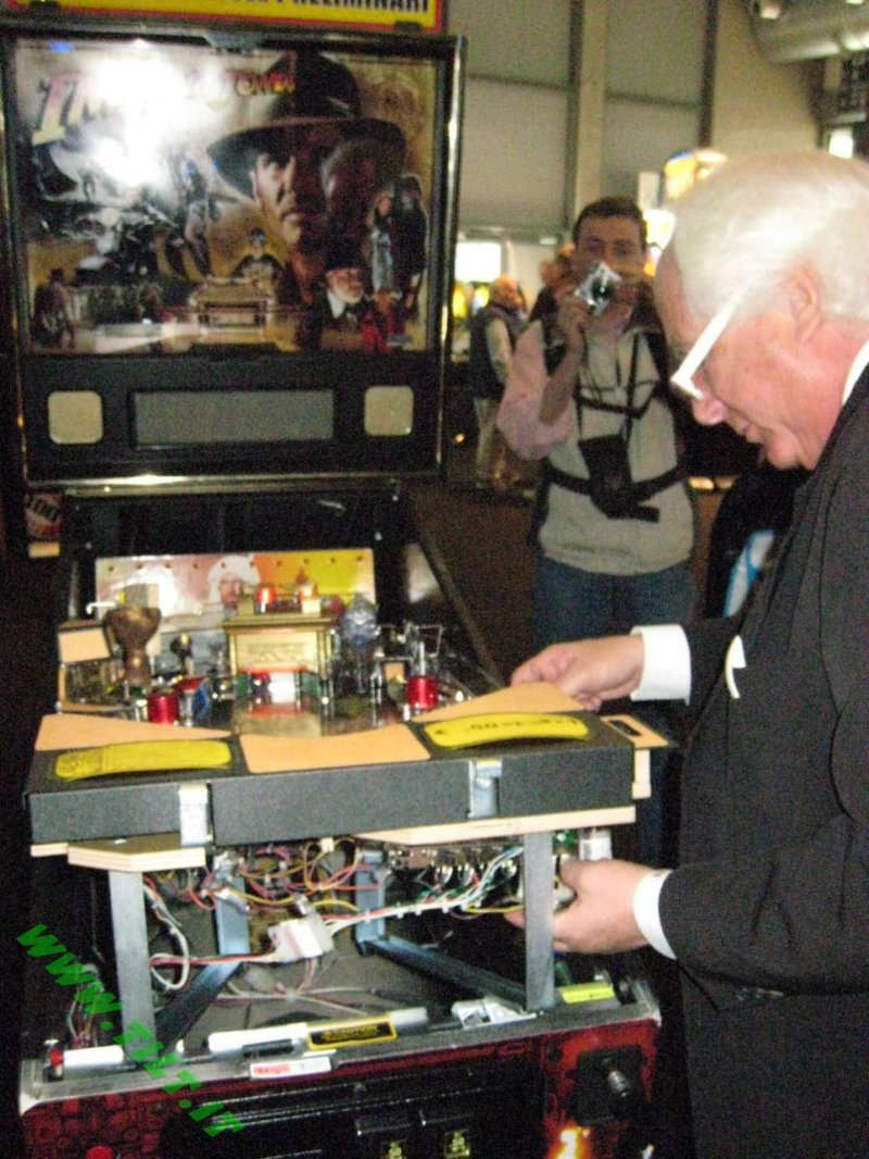 stern_indiana_jones_pinball_22.jpg