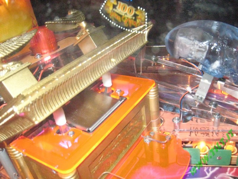 stern_indiana_jones_pinball_24.jpg