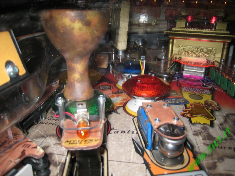 stern_indiana_jones_pinball_32.jpg