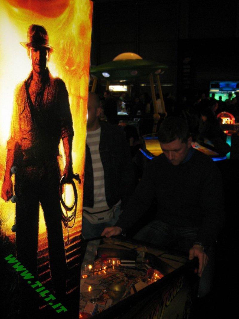 stern_indiana_jones_pinball_50.jpg