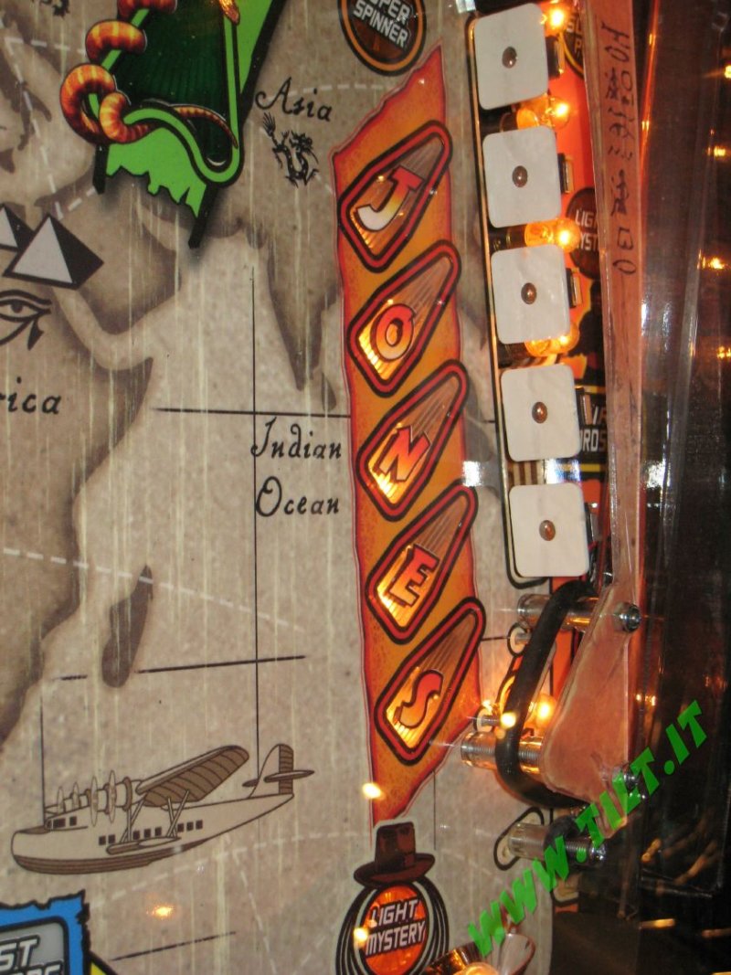 stern_indiana_jones_pinball_57.jpg